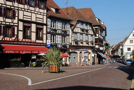 Obernai: La place du march et le restaurant "La Cloche"