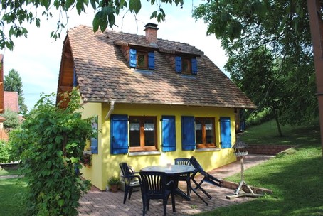 Sur le cot du Gite en Alsace, la terrasse