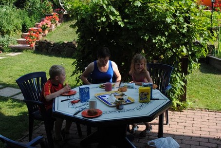 Une pause sur la terrasse du Gite en Alsace