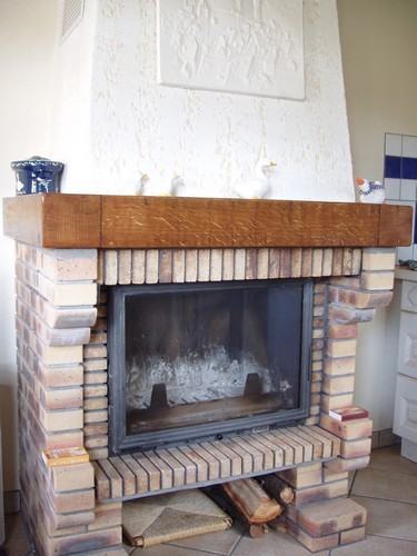 Der Kamin in der Küche in unserem Ferienhaus im Elsass
