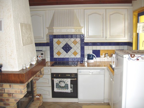 Ofen, Ceranfeld, Mikrowelle, Kühlschrank, Wasserkessel, Spülmaschine,Kamin und Spülstein in unserem Ferienhaus im Elsass