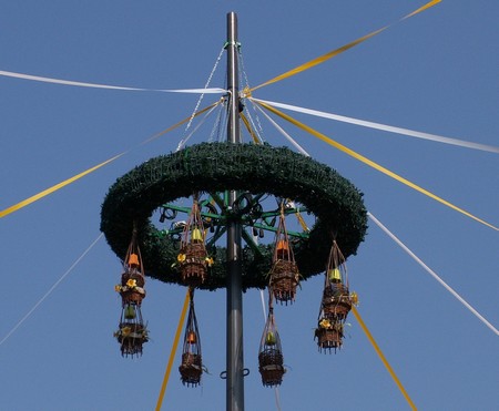 Mutzig, la place de la fontaine - Gites Alsace